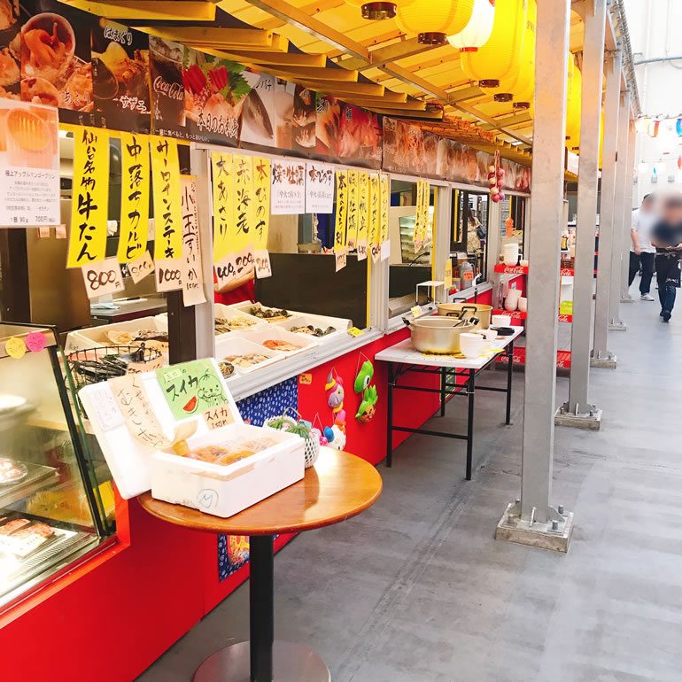 仙台朝市の『東四ビアガーデン』屋台気分で新鮮な魚と野菜を頂こう！