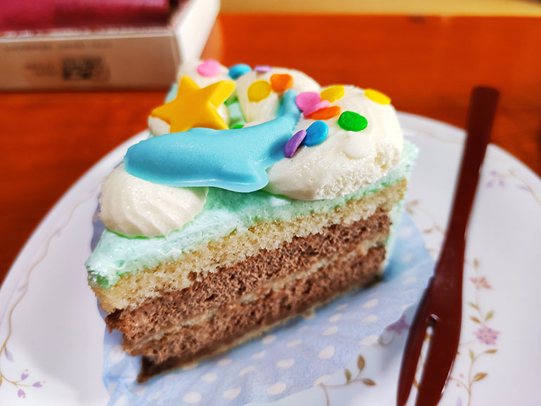 Nagi S Cake Shop Sugar ナギーズ ケーキショップ シュガー フォトジェニック カラフル ファンシーなクリームソーダやケーキが沢山 イートマップ仙台