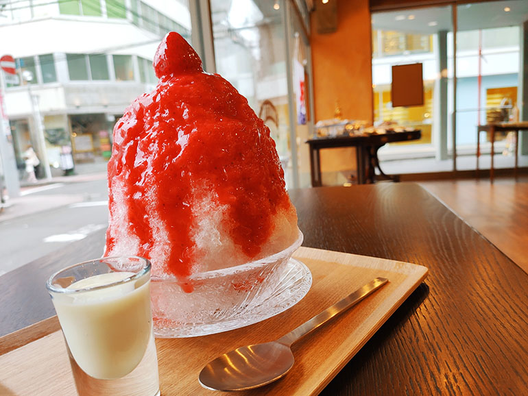 セルノー・ドゥ・ノワのいちごミルクかき氷｜シロップが絶品！洋菓子店の本気のかき氷