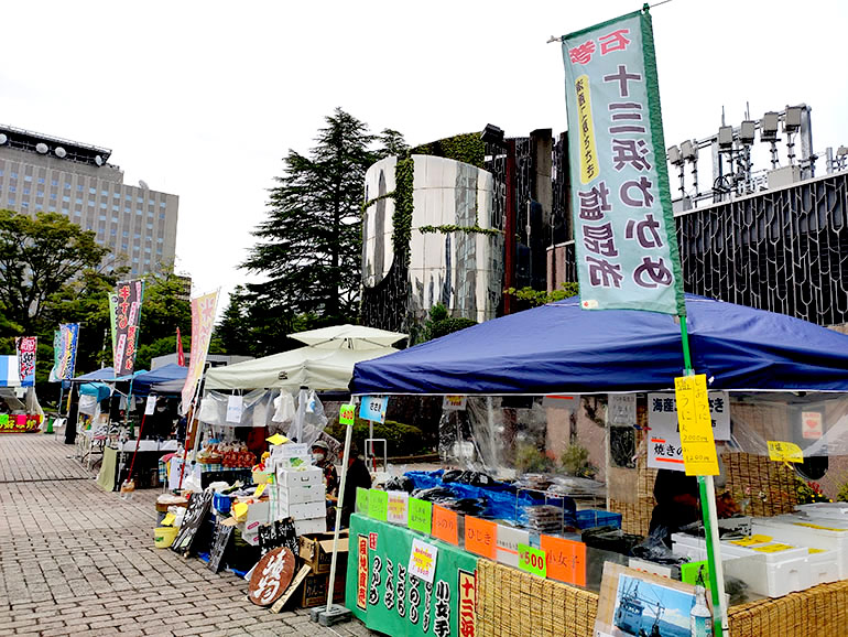 勾当台公園の市民広場で『仙山交流　味祭』が開催されています！
