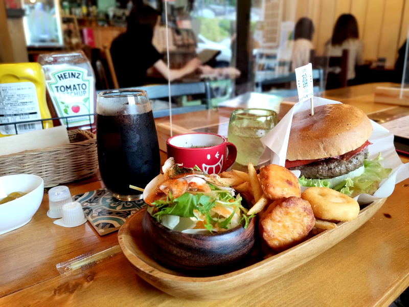【仙台ランチ】Cafe 輪ringのメレンゲオムライス＆ビッグサイズの肉厚ハンバーガー