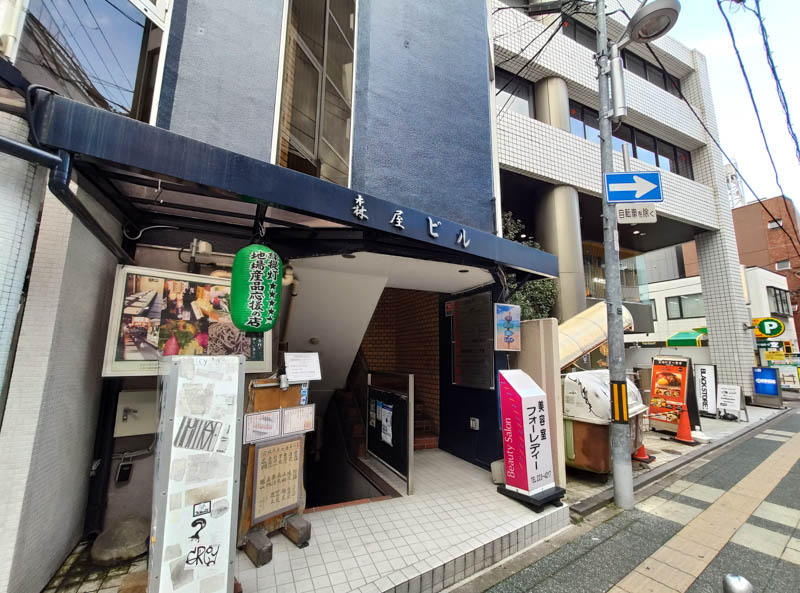 韓国屋台料理ピンナダのビルの入り口